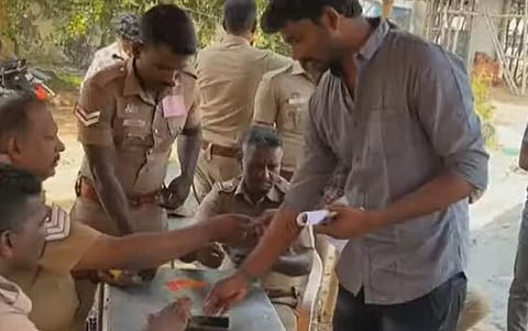 எஸ்.ஐ. பணி எழுத்துத் தோ்வு தொடங்கியது!