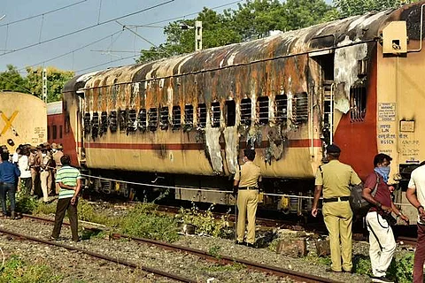 மதுரை ரயில் தீ விபத்து: 5 பேர் மீது வழக்குப்பதிவு