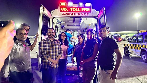 நடுவானில் குழந்தைக்கு உயிர் காக்கும் சிகிச்சை அளித்த மருத்துவர்கள்