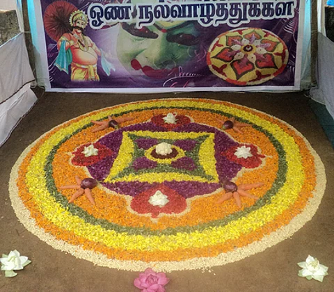 பூக்களால் அமைக்கப்பட்ட அத்தப்பூ கோலம் (கோப்புப்படம்).