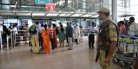 ஹைதராபாத் விமான நிலையத்தில் வெடிகுண்டு புரளி!