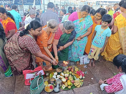 சேலத்தில் ஆடிப்பெருக்கு: பூலாம்பட்டி காவிரி ஆற்றில் புனித நீராடிய மக்கள்
