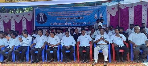 விழுப்புரத்தில் வழக்குரைஞர்கள் உண்ணாவிரதம்!
