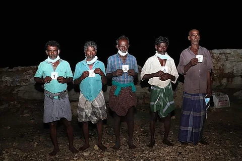 கைது செய்யப்பட்ட மீனவர்கள்