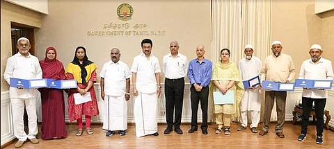 தமிழ்நாடு மாநில ஹஜ் குழு மூலம் முதல் முறையாக ஹஜ் பயணம் மேற்கொண்ட 3987 பயனாளிகளுக்கு தலா ரூ.25,070 வீதம் ஹஜ் மானியத் தொகையை முதல்வர் மு.க.ஸ்டாலின் வழங்கினார்.