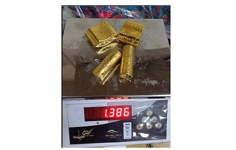 மும்பை விமான நிலையத்தில் 3 கிலோ தங்கம் பறிமுதல்