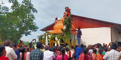 துவாரகமாயி சாய்பாபா கும்பாபிஷேக விழாவில் கலந்து கொண்ட பக்தர்கள்.