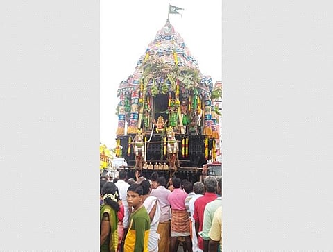 திருச்செந்தூர் ஆவணித் திருவிழா பத்தாம் நாளான புதன்கிழமை காலை நடைபெற்ற தேரோட்டம்.