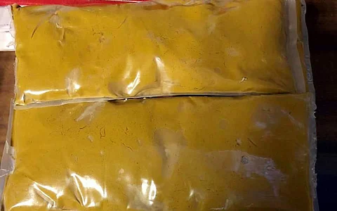 மும்பை விமான நிலையத்தில் ரூ.1 கோடி மதிப்புள்ள 2 கிலோ தங்க தூசு பறிமுதல்!