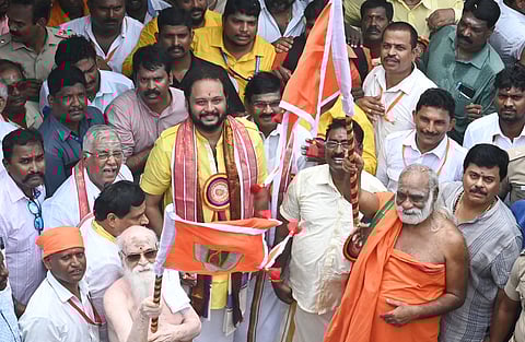 திருப்பதி திருக்குடை ஊா்வலம் தொடங்கியது:ஆயிரக்கணக்கான பக்தா்கள் தரிசனம்