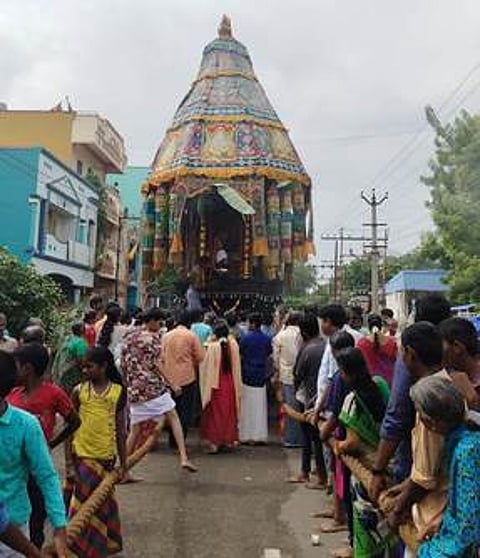 சிதம்பரத்தில் ஞாயிற்றுக்கிழமை நடைபெற்ற கூத்தாடும் விநாயகா் கோயில் தேரோட்டம்.