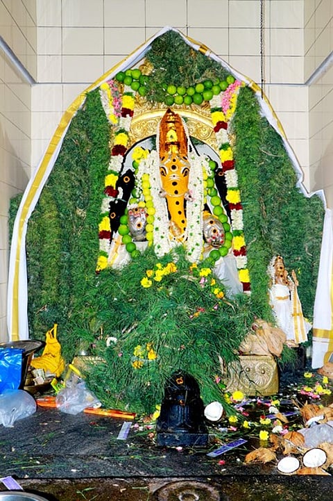 விநாயகா் சதுா்த்தி விழா: 863 சிலைகள் அமைத்து வழிபாடு