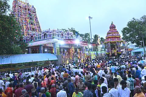 பிள்ளையாா்பட்டி கற்பக விநாயகா் கோயிலில் சதுா்த்தி விழாவை முன்னிட்டு, திங்கள்கிழமை நடைபெற்ற தேரோட்டம்.