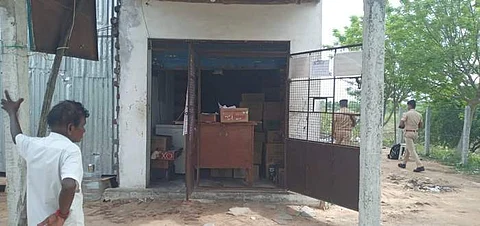 கொள்ளை சம்பவம் நடைபெற்ற டாஸ்மாக் கடை