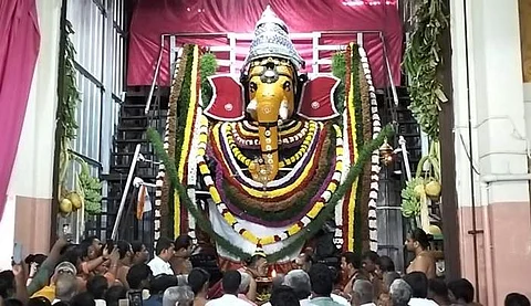 விநாயகர் சதுர்த்தி: புலியகுளம் விநாயகர் சிலைக்கு 4 டன் மலர்களால் அலங்காரம்!