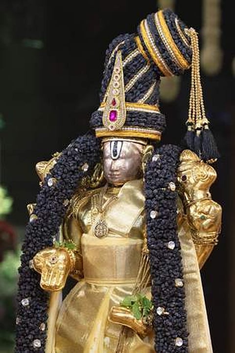 திருமலையில் உற்சவமூா்த்திகளுக்கு நடைபெற்ற ஸ்நபன திருமஞ்சனம்.