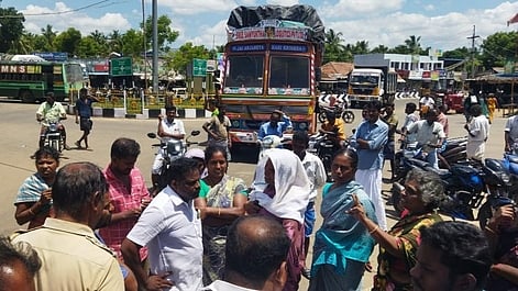 ஆலங்குடி அருகே குடிநீா் கோரி சாலை மறியல்