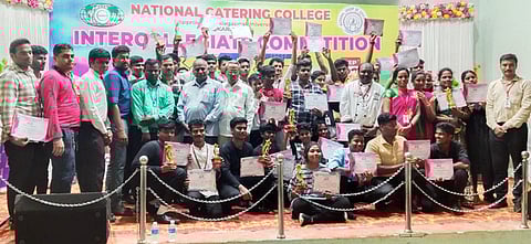 தனித்திறன் போட்டி: வெற்றி பெற்றவா்களுக்கு பரிசளிப்பு