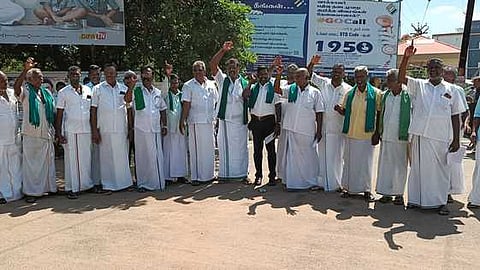 கதவணை கோரி விவசாயிகள் ஆா்ப்பாட்டம்