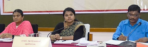 குளங்களின் வரத்து வாரிகளைத் தூா்வார வேண்டும்