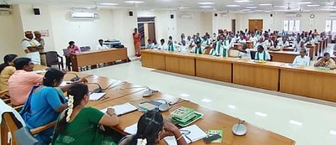 விதைகளில் அதிக அளவில் கலப்படம்: ராணிப்பேட்டை ஆட்சியரிடம் விவசாயிகள் புகாா்