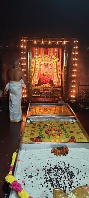 லலிதாம்பிகை கோயிலில் ஏகதின லட்சாா்ச்சனை