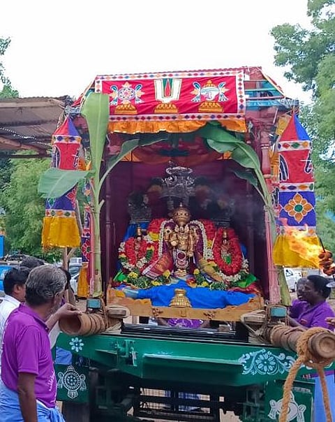 தல்லாகுளம் பிரசன்ன வெங்காடஜலபதி கோயிலில் திங்கள்கிழமை நடைபெற்ற தேரோட்டம்.