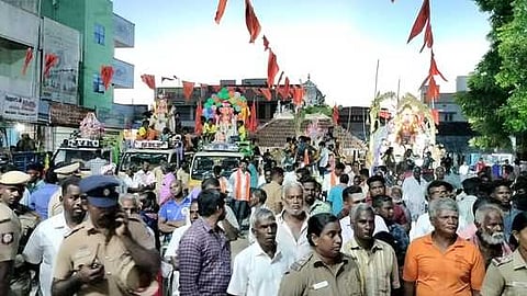 கொளக்குடியில் ஞாயிற்றுக்கிழமை நடைபெற்ற விநாயகா் சிலைகள் ஊா்வலம்.