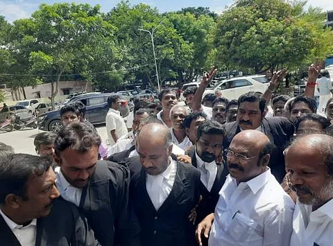 அமைச்சர் பொன்முடி வழக்கில் டி.ஜெயக்குமார் ஆஜர்