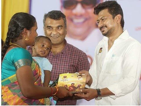 மகளிர் உதவித் தொகைத் திட்டம்: பிற மாநிலங்களும் பின்பற்றும்!