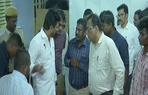 சேலம் மரவனேரி பகுதியில் உள்ள அரசு மாணவர் விடுதியில் திடீரென ஆய்வு மேற்கொண்ட அமைச்சர் உதயநிதி ஸ்டாலின்.