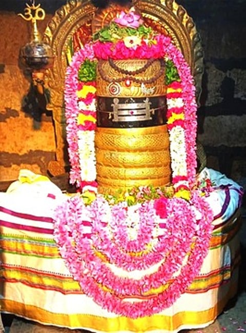 சிறப்பு அலங்காரத்தில் சோழீஸ்வரா்.