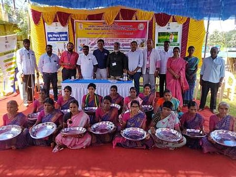 கொல்லிமலை ஒன்றியம், ஆரியூா் நாடு ஊராட்சியில் புதன்கிழமை நடைபெற்ற விழிப்புணா்வு முகாமில் பங்கேற்றோா்.