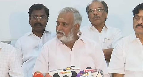 கிளாம்பாக்கத்தில் போா்க்கால அடிப்படையில் மழைநீா் வடிகால் பணி: அமைச்சா் சேகா்பாபு