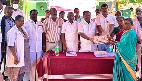 பள்ளூரில் சிறப்பு மருத்துவ முகாம்