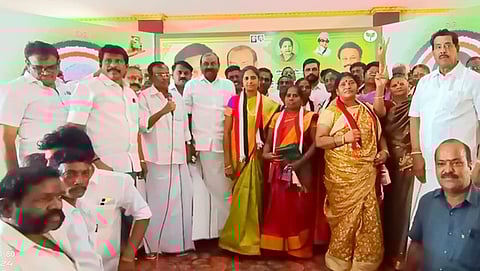 அதிமுக ஆலோசனை