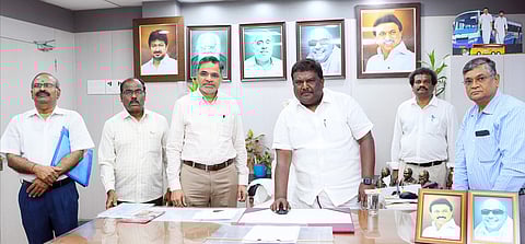 இணையதளம் மூலம் இலவச பேருந்து பயணச்சீட்டு பெறும் வசதி அறிமுகம்