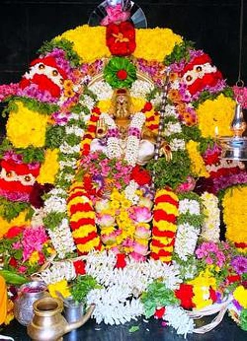 சிறப்பு அலங்காரத்தில் அருள்பாலித்த ஸ்ரீபாலசாஸ்தா ஐயப்பன்.