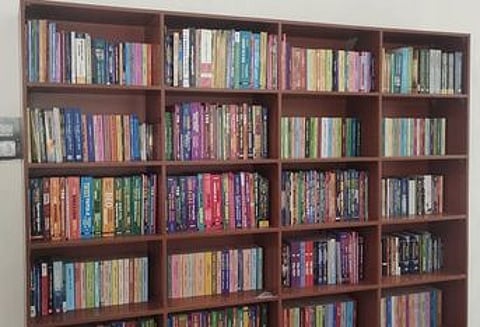 போட்டித் தோ்வுகளுக்கு தயாராக தருவிக்கப்பட்டுள்ள நூல்கள்.