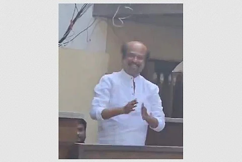 ரசிகர்களை சந்தித்து புத்தாண்டு வாழ்த்து தெரிவித்த நடிகர் ரஜினிகாந்த்
