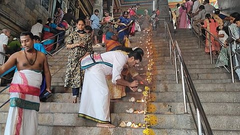 சுவாமிநாதசுவாமி கோயிலில் நடந்த படி பூஜை - கோப்புப்படம்