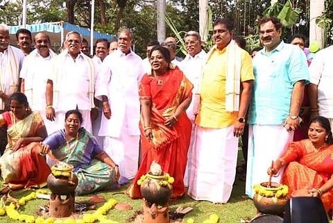 ஆளுநர் மாளிகையில் போகி கொண்டாடிய தமிழிசை சௌந்தரராஜன்