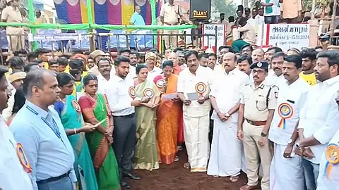அவனியாபுரம் ஜல்லிக்கட்டுப் போட்டி தொடங்கியது!