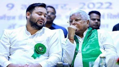 தேஜஸ்வி யாதவ், லாலு பிரசாத் யாதவ் (கோப்புப்படம்)