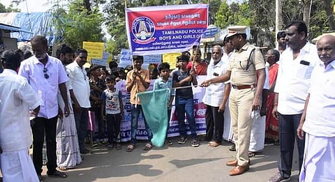 பேரணியை தொடக்கிவைத்த டிஎஸ்பி சி.கே. சஞ்சீவ்குமாா்.