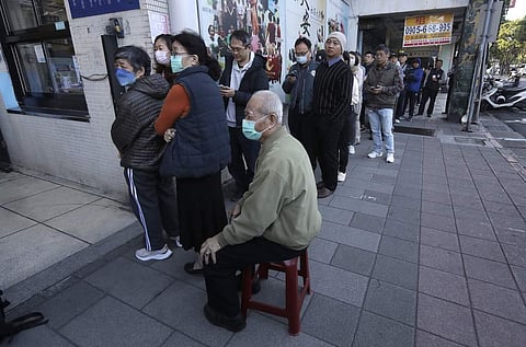 வாக்களிக்க காத்திருக்கும் தைவான் மக்கள்