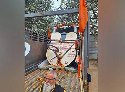 அயோத்தி வந்தடைந்தது உலகின் மிகப்பெரிய பூட்டு!