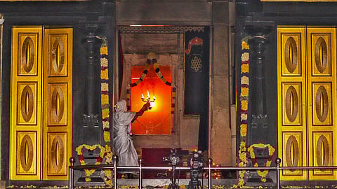 கடலூர் மாவட்டம் வடலூரில் வள்ளலார் கோயில் ஜோதி தரிசனம்.