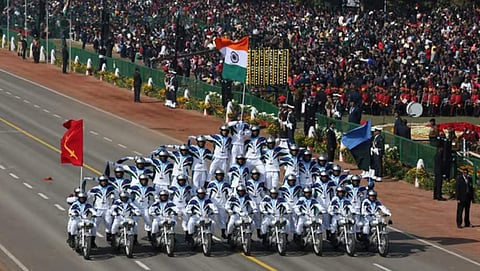 பாருக்குள்ளே நல்ல நாடு!