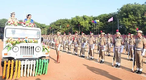 புதுக்கோட்டை: ஆட்சியர் ஐ.சா. மெர்சி ரம்யா தேசியக் கொடியேற்றினார்!